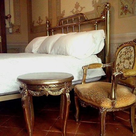 Leonora Hostal Puebla Rom bilde