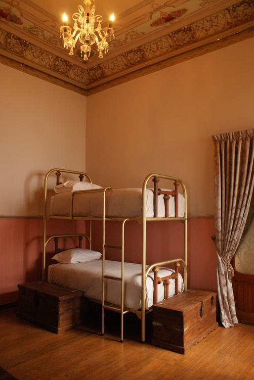 Leonora Hostal Puebla Rom bilde