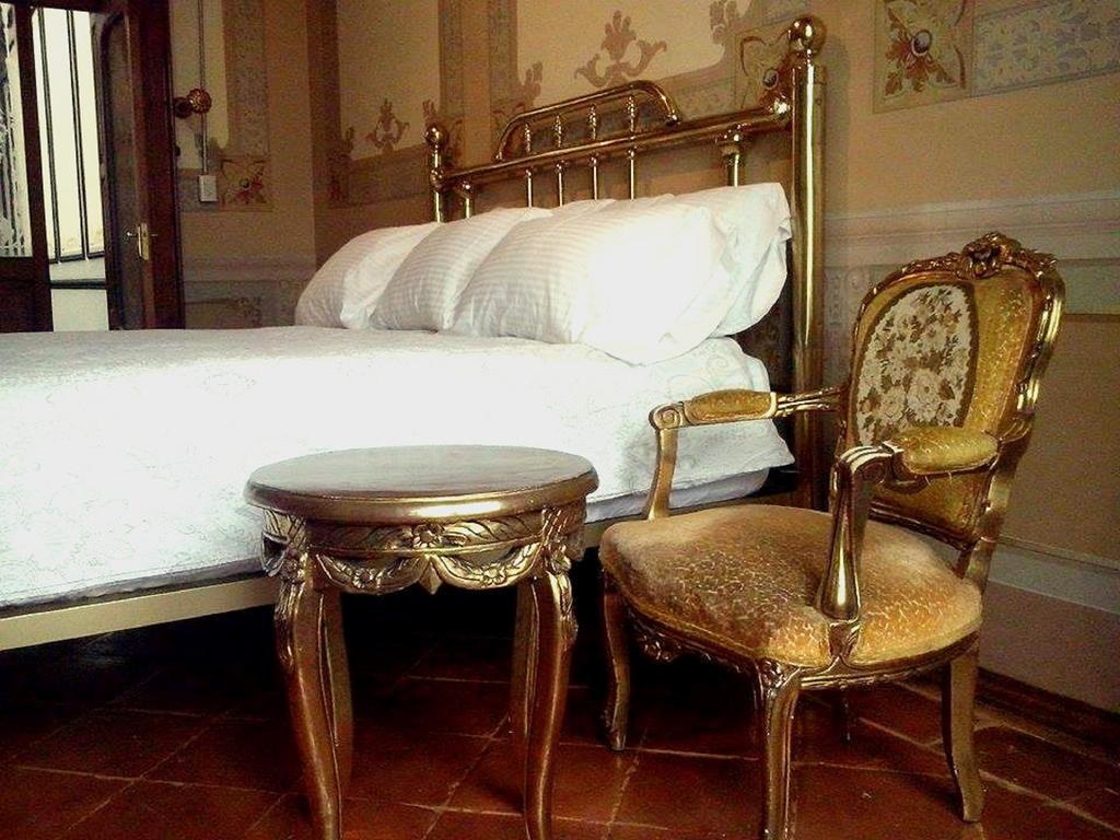 Leonora Hostal Puebla Rom bilde