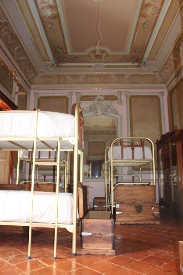 Leonora Hostal Puebla Rom bilde